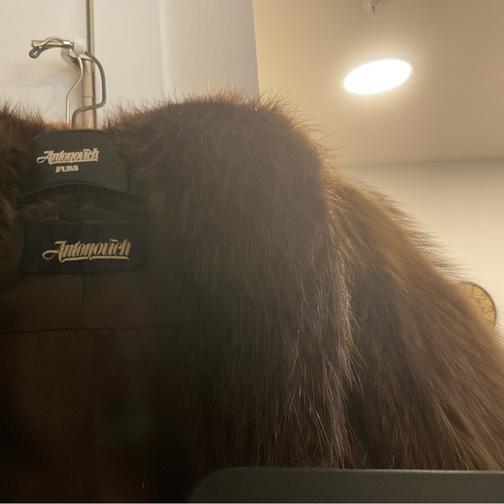 Luxurius Faux and Beaver Fur Coat - Picture 11 of 11